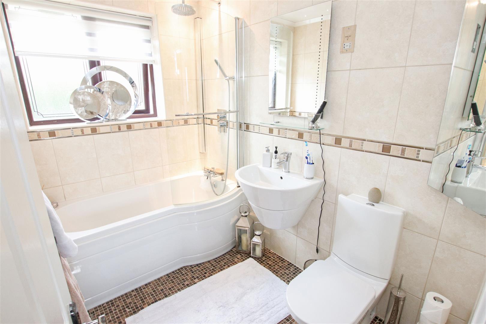FIRST FLOOR LUXURY FAMILY BATHROOM